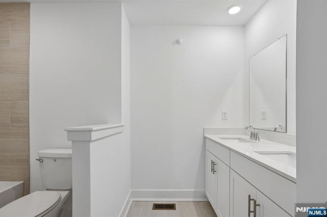 69 Eastwood Terrace, East Hanover Twp, NJ 07936