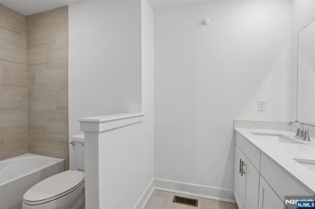 69 Eastwood Terrace, East Hanover Twp, NJ 07936