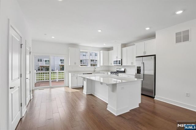 69 Eastwood Terrace, East Hanover Twp, NJ 07936