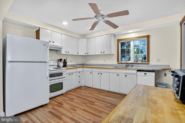 6045 TARR ST, Chincoteague Island, VA 23336