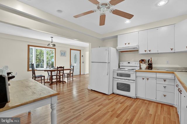 6045 TARR ST, Chincoteague Island, VA 23336