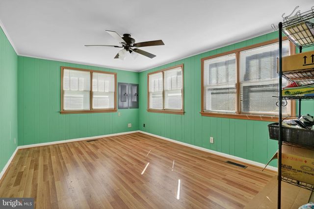 6045 TARR ST, Chincoteague Island, VA 23336