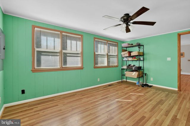 6045 TARR ST, Chincoteague Island, VA 23336