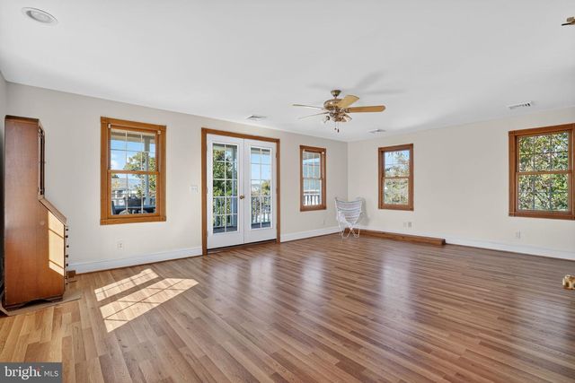 6045 TARR ST, Chincoteague Island, VA 23336