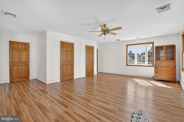 6045 TARR ST, Chincoteague Island, VA 23336