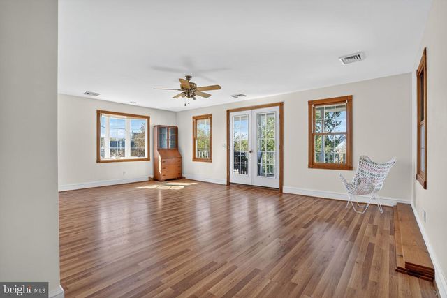 6045 TARR ST, Chincoteague Island, VA 23336