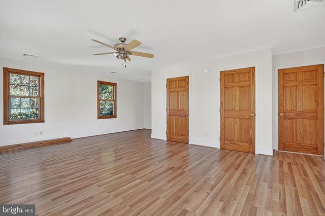 6045 TARR ST, Chincoteague Island, VA 23336