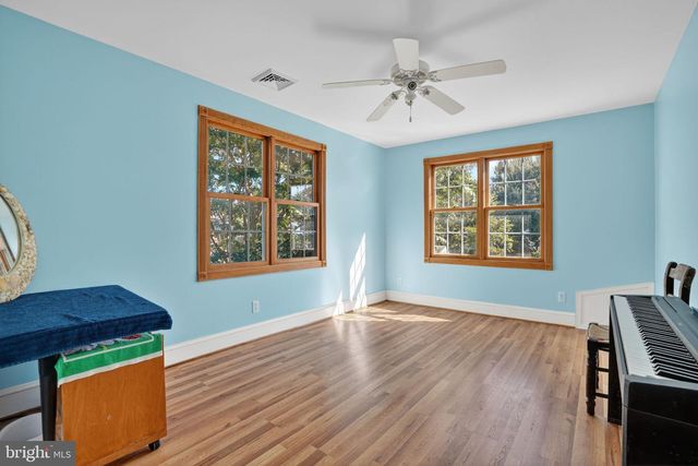 6045 TARR ST, Chincoteague Island, VA 23336