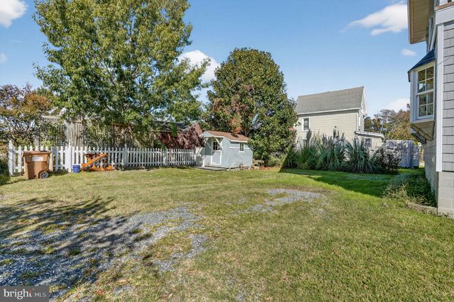 6045 TARR ST, Chincoteague Island, VA 23336