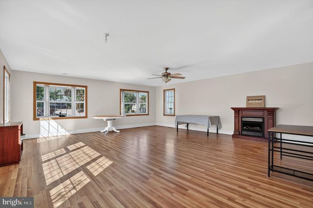 6045 TARR ST, Chincoteague Island, VA 23336