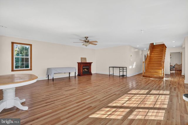 6045 TARR ST, Chincoteague Island, VA 23336