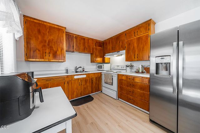 225 Cheryl Lane, Phoenix, OR 97535