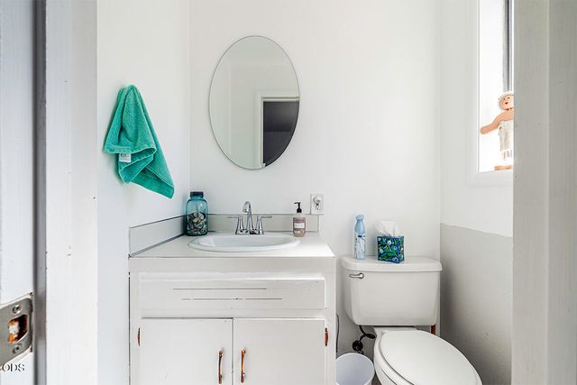 225 Cheryl Lane, Phoenix, OR 97535