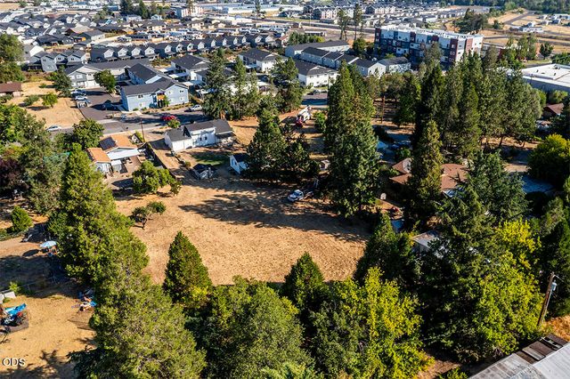225 Cheryl Lane, Phoenix, OR 97535