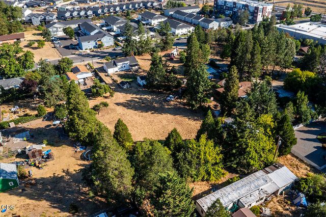 225 Cheryl Lane, Phoenix, OR 97535
