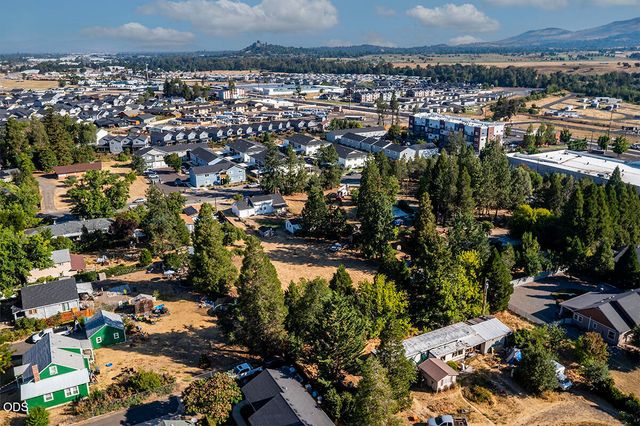 225 Cheryl Lane, Phoenix, OR 97535