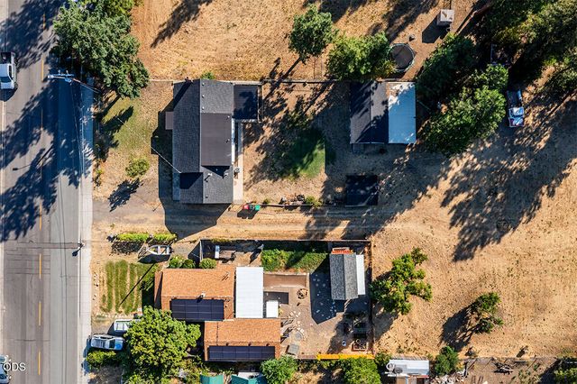 225 Cheryl Lane, Phoenix, OR 97535