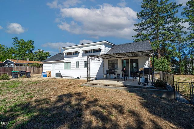 225 Cheryl Lane, Phoenix, OR 97535