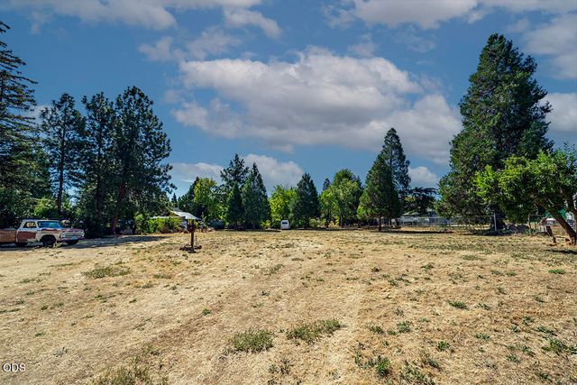225 Cheryl Lane, Phoenix, OR 97535