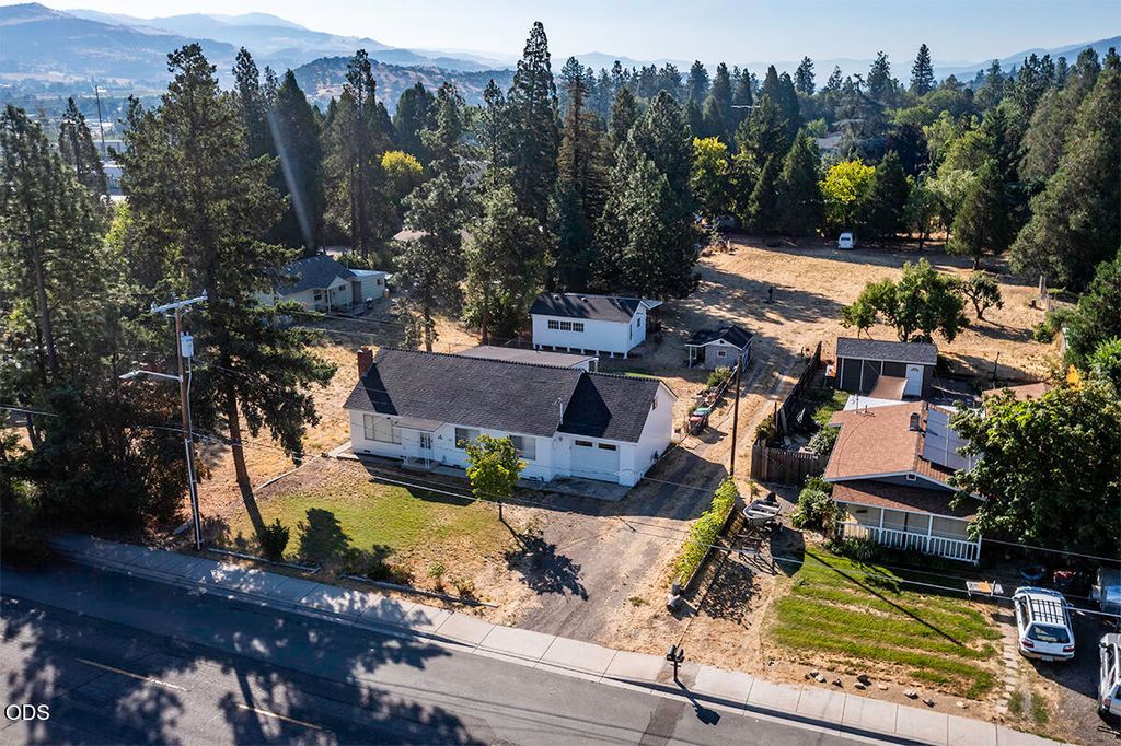225 Cheryl Lane, Phoenix, OR 97535