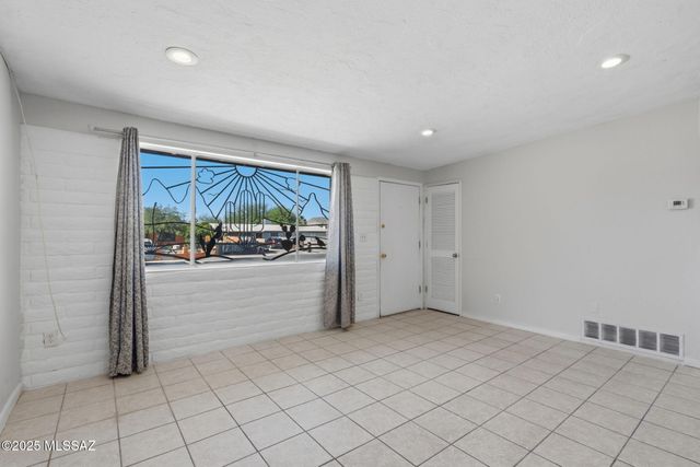 1725 W Calle Acapulco, Tucson, AZ 85713