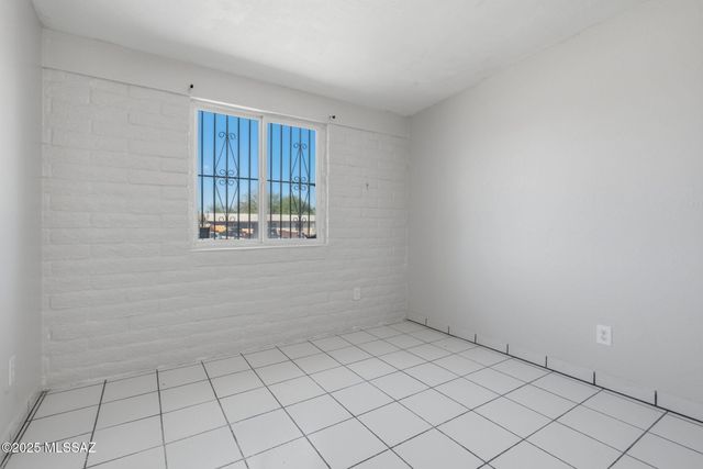 1725 W Calle Acapulco, Tucson, AZ 85713