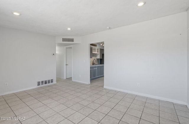 1725 W Calle Acapulco, Tucson, AZ 85713