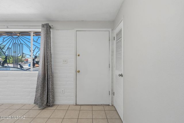 1725 W Calle Acapulco, Tucson, AZ 85713