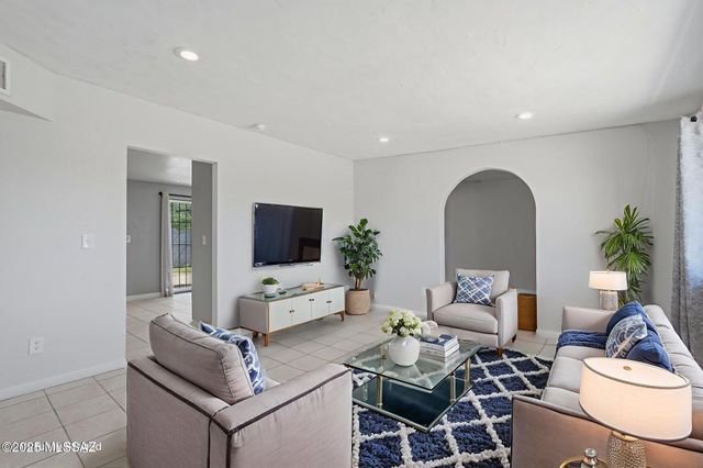 1725 W Calle Acapulco, Tucson, AZ 85713