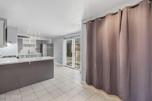 1725 W Calle Acapulco, Tucson, AZ 85713