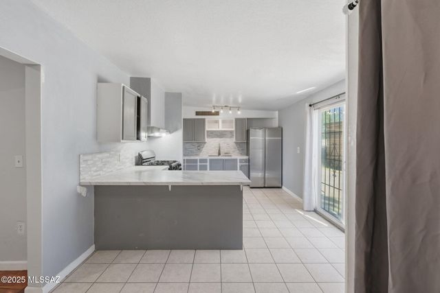 1725 W Calle Acapulco, Tucson, AZ 85713