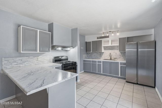 1725 W Calle Acapulco, Tucson, AZ 85713