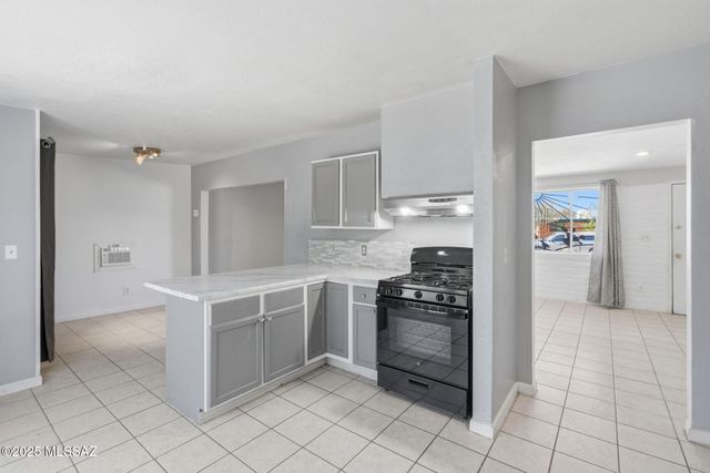 1725 W Calle Acapulco, Tucson, AZ 85713