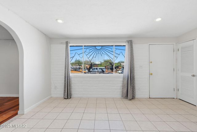 1725 W Calle Acapulco, Tucson, AZ 85713
