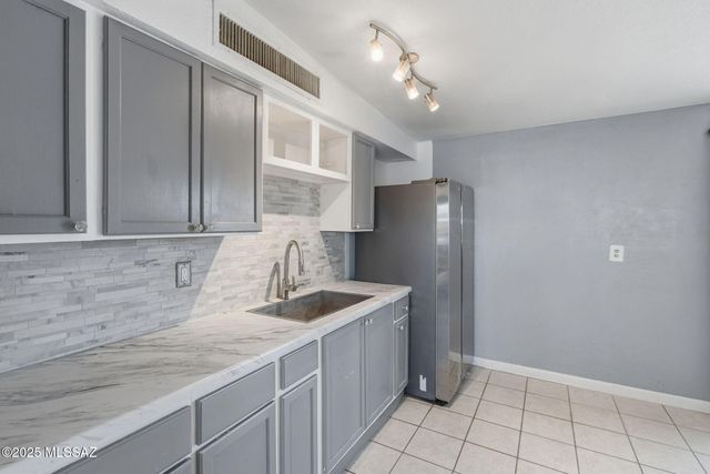 1725 W Calle Acapulco, Tucson, AZ 85713