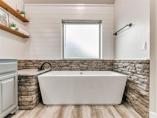 2030 Roveto Court, Edmond, OK 73034