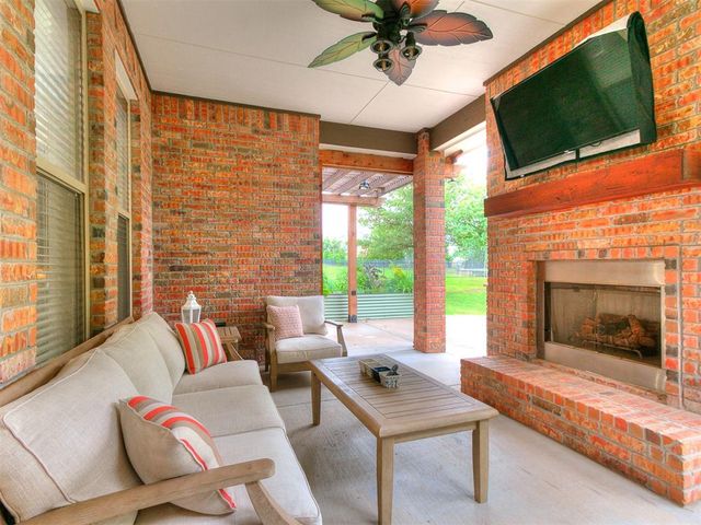 2030 Roveto Court, Edmond, OK 73034