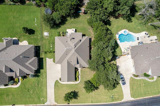 2030 Roveto Court, Edmond, OK 73034