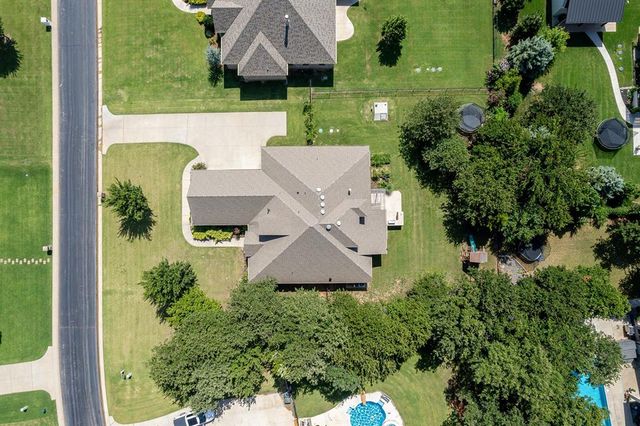 2030 Roveto Court, Edmond, OK 73034
