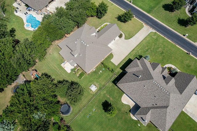 2030 Roveto Court, Edmond, OK 73034
