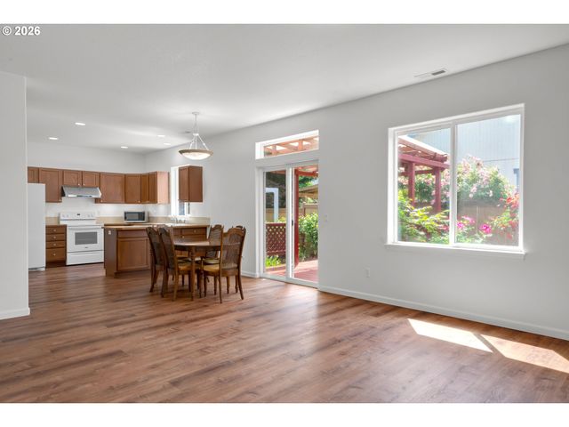 1338 COLTON Way, Eugene, OR 97402