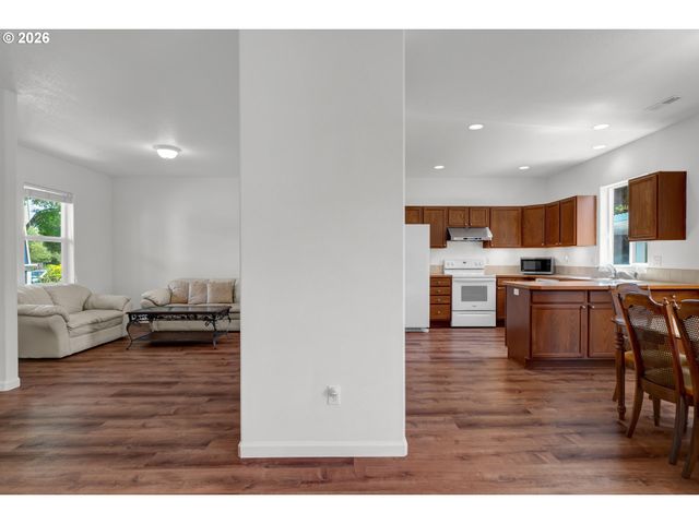 1338 COLTON Way, Eugene, OR 97402