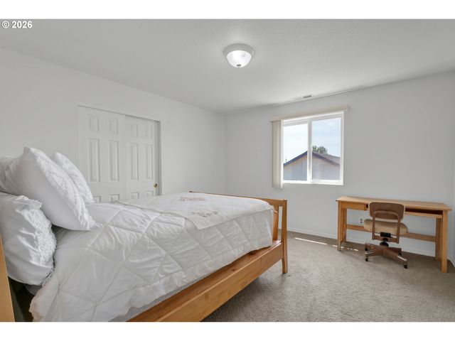 1338 COLTON Way, Eugene, OR 97402
