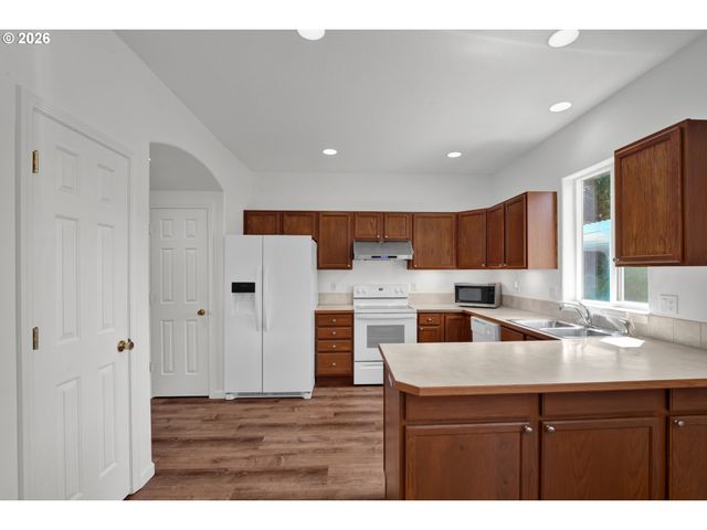 1338 COLTON Way, Eugene, OR 97402