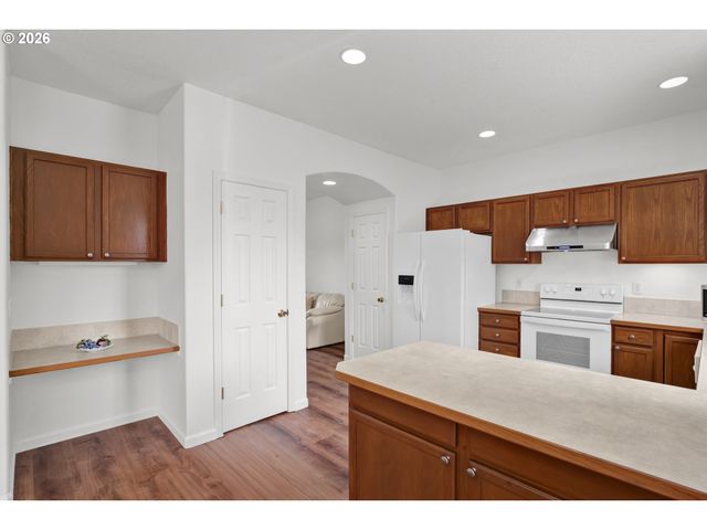 1338 COLTON Way, Eugene, OR 97402
