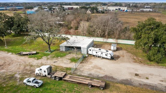 1176 Fm 517 Road, Alvin, TX 77511