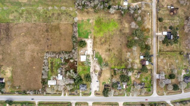 1176 Fm 517 Road, Alvin, TX 77511