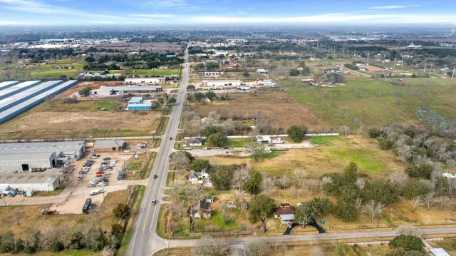 1176 Fm 517 Road, Alvin, TX 77511