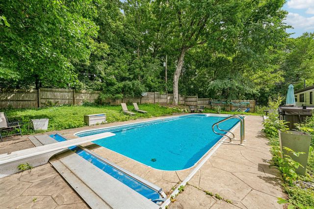 17046 Chiltern Hills Road, Minnetonka, MN 55345
