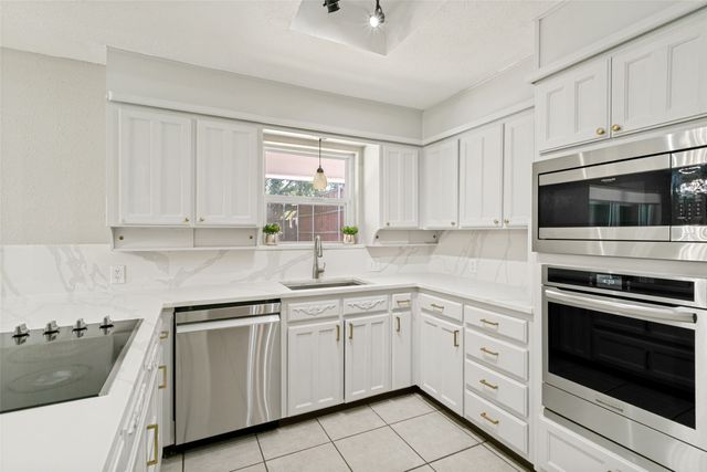 3012 Pin Oak Lane, Bedford, TX 76021